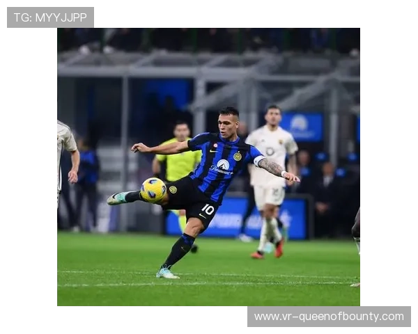 劳塔罗训练中传授经验，国米更衣室领袖