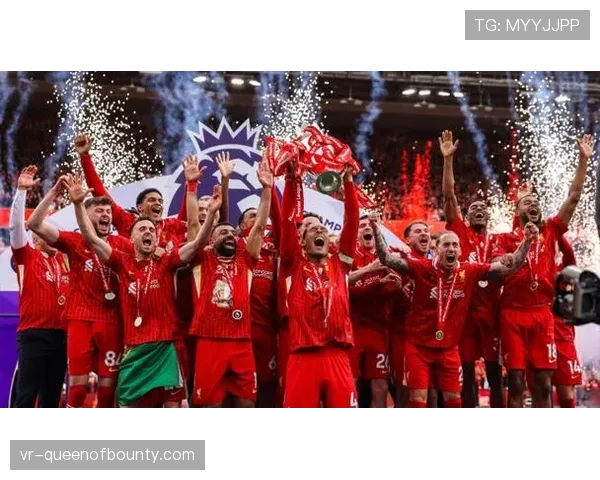 英超冠军奖杯开启全国巡展,首站抵达曼彻斯特市政厅 英超冠军奖杯开启全国巡展,首站抵达曼彻斯特市政厅